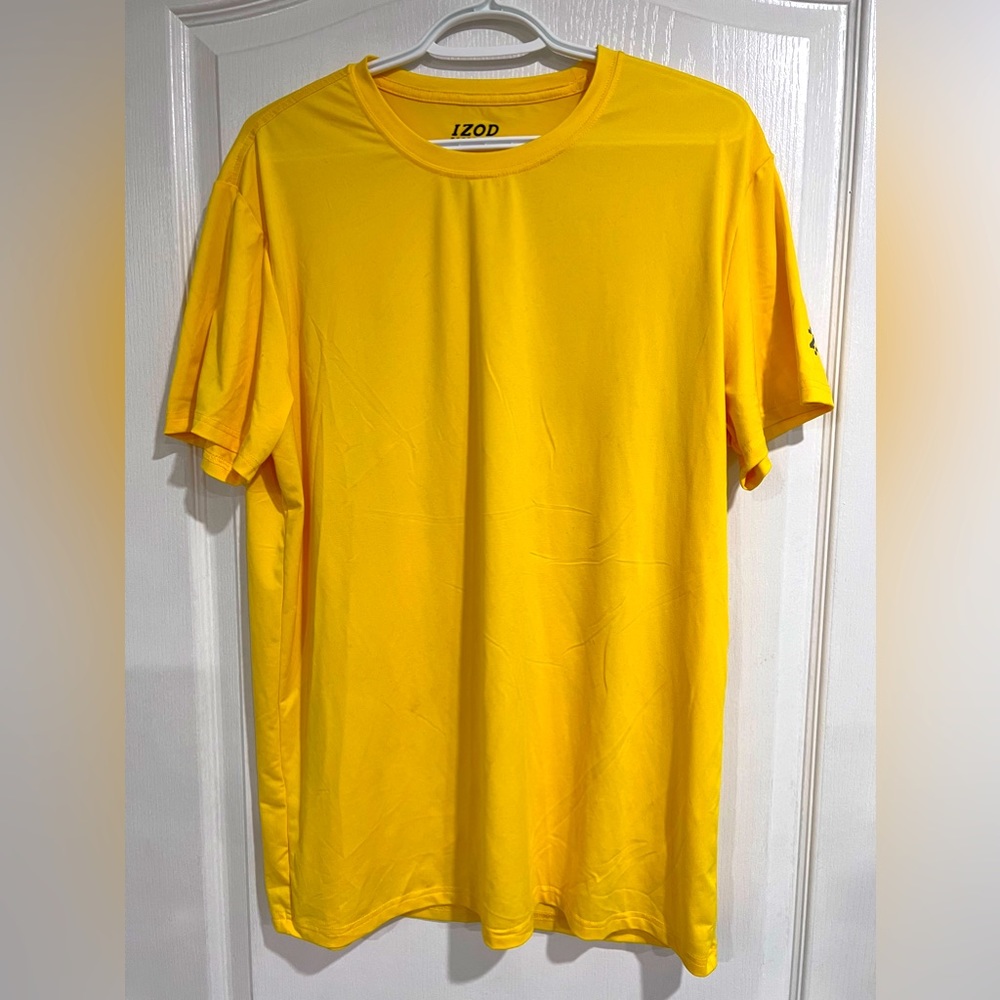 IZOD Men’s athletic t shirt L